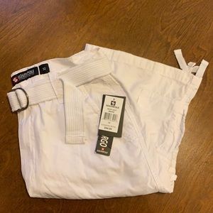 Southpole men’s white cargo shorts with belt NWT!